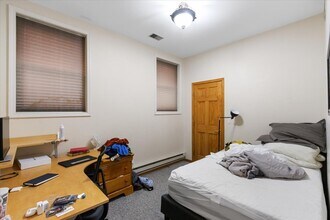 2338 N Greenview Ave, Unit 1 in Chicago, IL - Building Photo - Building Photo