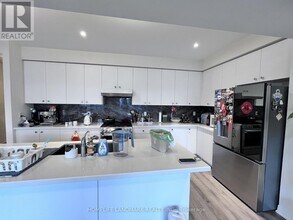 1057 Cameo St in Pickering, ON - Building Photo - Building Photo