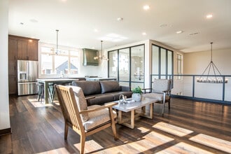 Esker Apartments in Madison, WI - Foto de edificio - Interior Photo