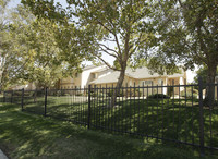 Park Meadows in Bakersfield, CA - Foto de edificio - Building Photo