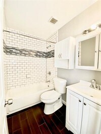 7810 Peachtree St photo'