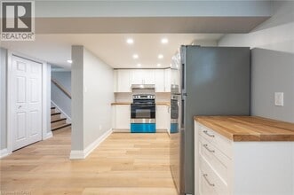 229 W 33rd St in Hamilton, ON - Building Photo - Building Photo