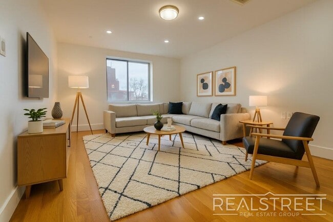 LUXURY 1 BED LOFT in Queens!
