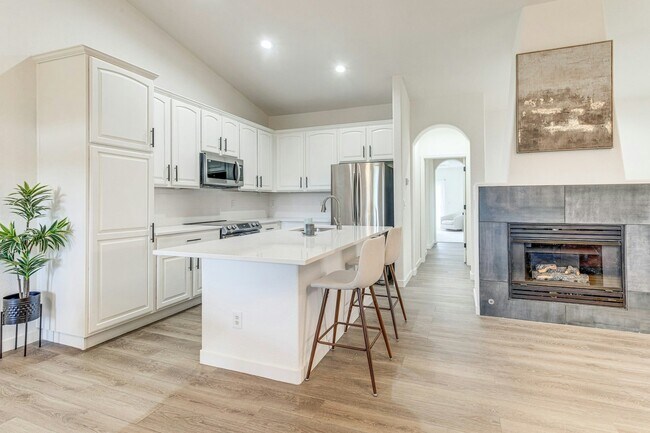23043 E Ontario Dr in Aurora, CO - Building Photo - Building Photo