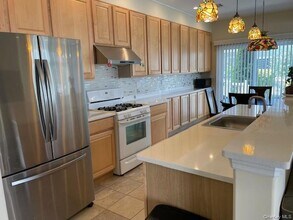 1-77 Sea Grass Ln in Queens, NY - Building Photo - Building Photo