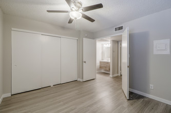 The Mod Apartments in Phoenix, AZ - Building Photo - Building Photo