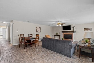8128 Heritage Pl Dr in Fort Worth, TX - Building Photo - Building Photo