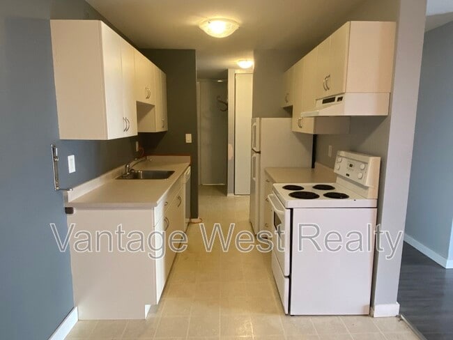 property at 395-395 Franklyn Rd
