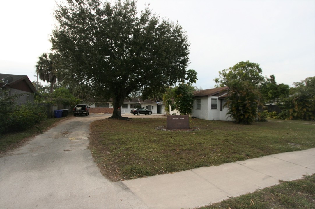 Grand Apartments in Ft. Myers, FL - Building Photo