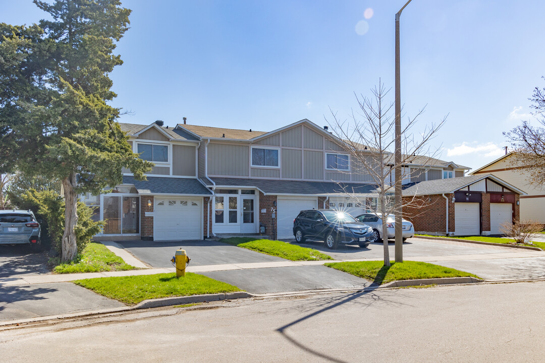 75 Phalen Cres in Toronto, ON - Building Photo