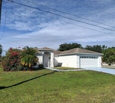754 Del Prado Dr in Kissimmee, FL - Building Photo