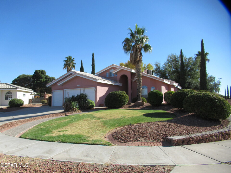 2046 Paseo Del Prado Dr in El Paso, TX - Building Photo