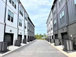 904 Brees Ct in Atlanta, GA - Building Photo - Building Photo