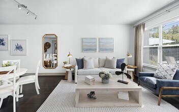 The Landing at Vinnin Square in Swampscott, MA - Foto de edificio - Building Photo