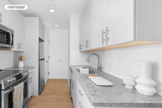 912 Broadway in Brooklyn, NY - Foto de edificio - Building Photo