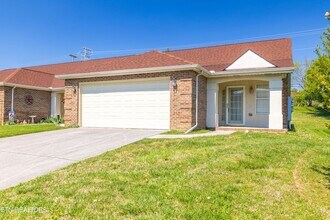 7037 Wakan Ln in Knoxville, TN - Foto de edificio - Building Photo