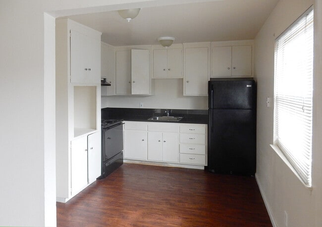 2237 33rd St, Unit 4
