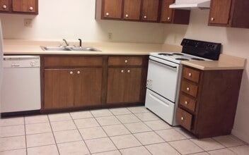 33 5th Ave in Shalimar, FL - Foto de edificio - Building Photo