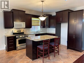 12 Dunsford Ct in Kawartha Lakes, ON - Building Photo - Building Photo