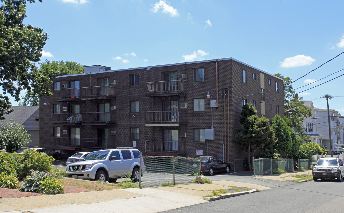 43 Eleanor St in Chelsea, MA - Foto de edificio