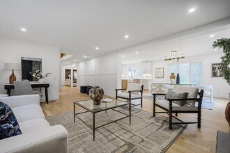 54 Spywood Rd in Sherborn, MA - Foto de edificio - Building Photo