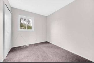 1765 Short Ave in Streamwood, IL - Foto de edificio - Building Photo