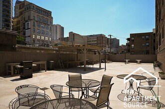 607 W Wrightwood Ave, Unit 2 in Chicago, IL - Building Photo - Building Photo