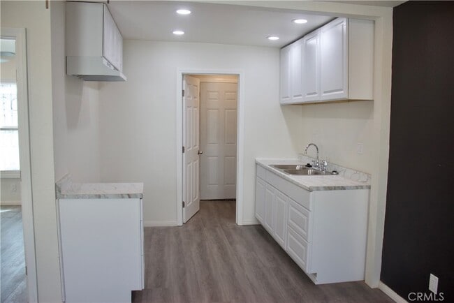 property at 366 E 55th St