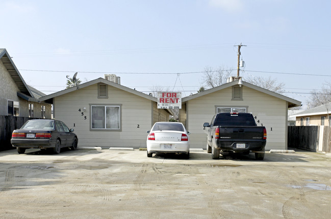 443 Hamlin Rd in Tipton, CA - Foto de edificio - Building Photo