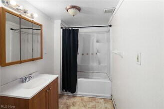 511 Brown St in Akron, OH - Building Photo - Building Photo