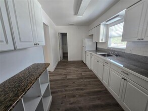 4919 S Renellie Dr in Tampa, FL - Building Photo - Building Photo