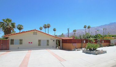 351 E Cottonwood Rd in Palm Springs, CA - Building Photo - Building Photo