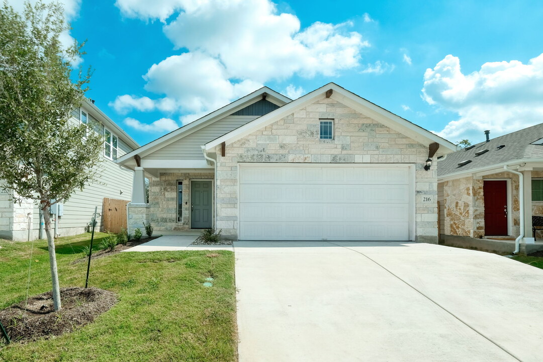 216 Stone Cyn Dr in Andice, TX - Building Photo