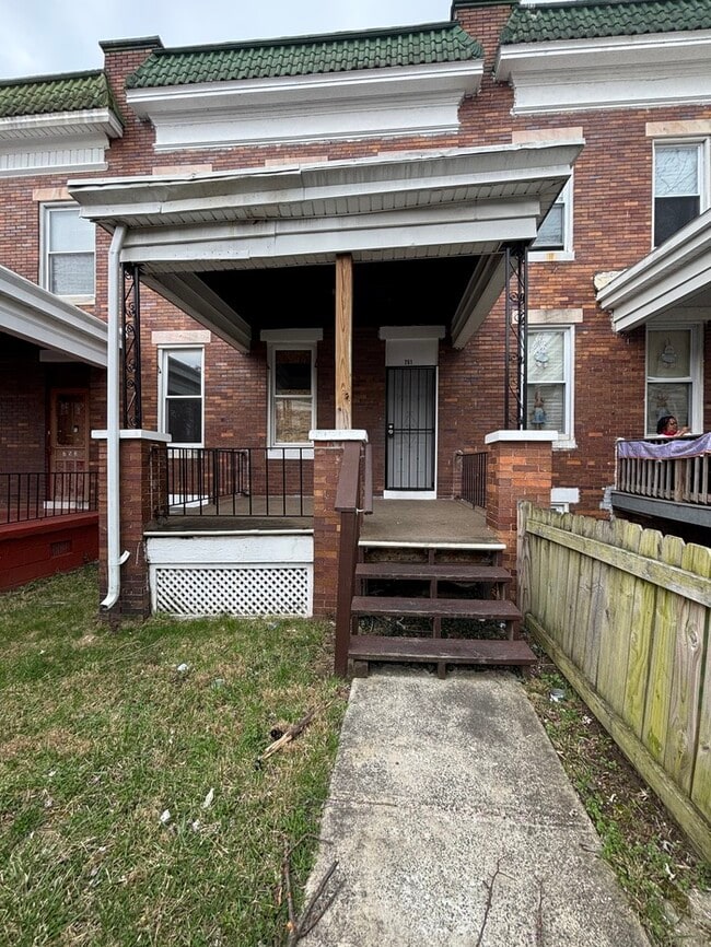 property at 799 N Grantley St