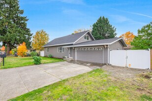 9111 NE 73rd St in Vancouver, WA - Building Photo