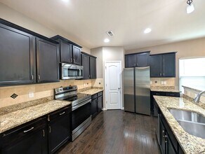 9223 Avery Meadows Dr in Charlotte, NC - Foto de edificio - Building Photo