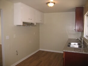 2378 Chanslor St, Unit 3 in Pomona, CA - Building Photo - Building Photo