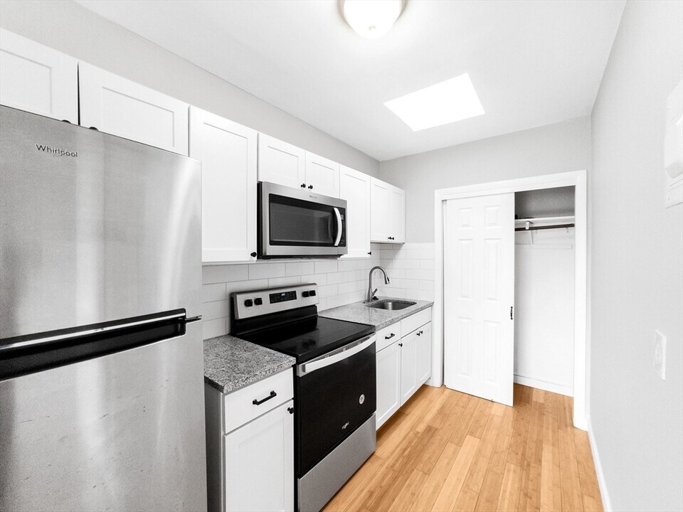 39 Willow St-Unit -2 in Boston, MA - Building Photo