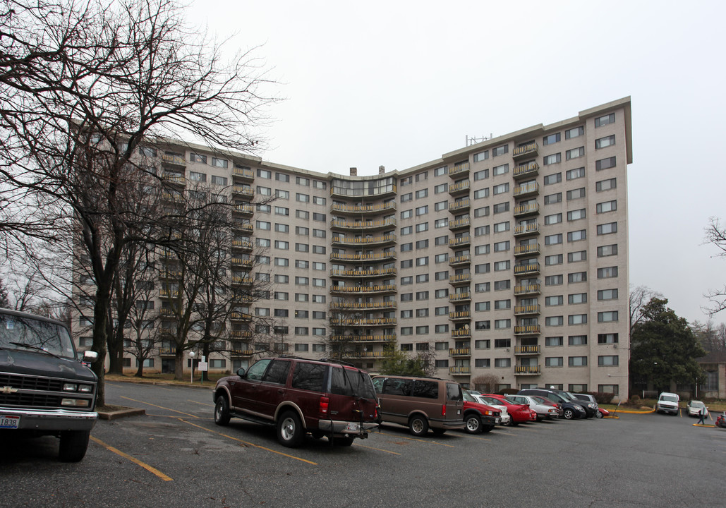 Pineway Towers Condominiums in Silver Spring, MD - Building Photo