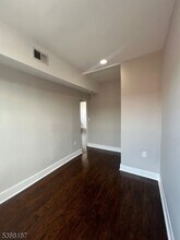 8 Elm St in Newark, NJ - Foto de edificio - Building Photo