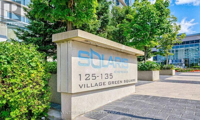 135 Village Green Square in Toronto, ON - Building Photo - Building Photo