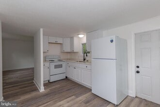 30 Laurel Hill Ln in Berkeley Springs, WV - Foto de edificio - Building Photo