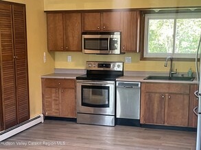 9 Scenic Dr in Catskill, NY - Building Photo - Building Photo