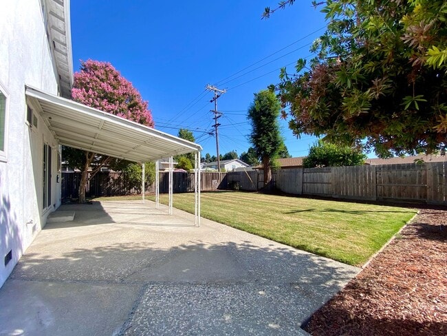 39025 Donner Wy in Fremont, CA - Building Photo - Building Photo