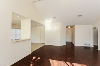 827 Bentle Ct in Cedar Hill, TX - Foto de edificio - Building Photo