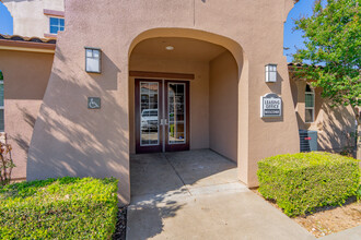 Vineyard Family Apartments in Olivehurst, CA - Building Photo - Building Photo