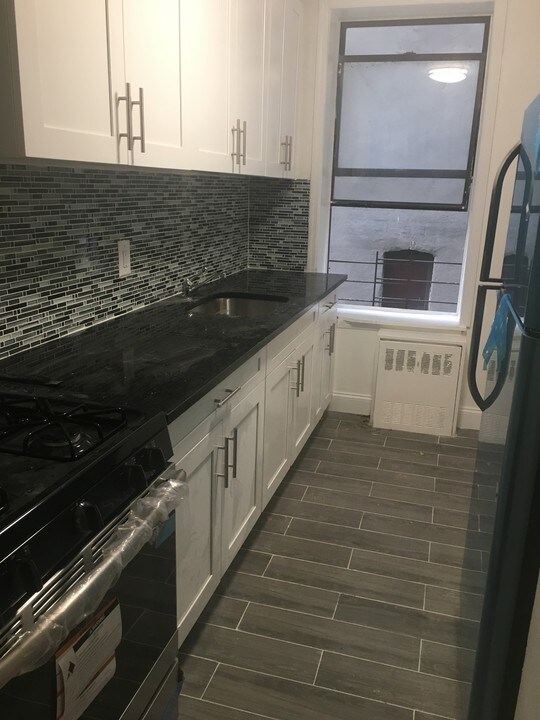 926 Bronx Park S in Bronx, NY - Building Photo