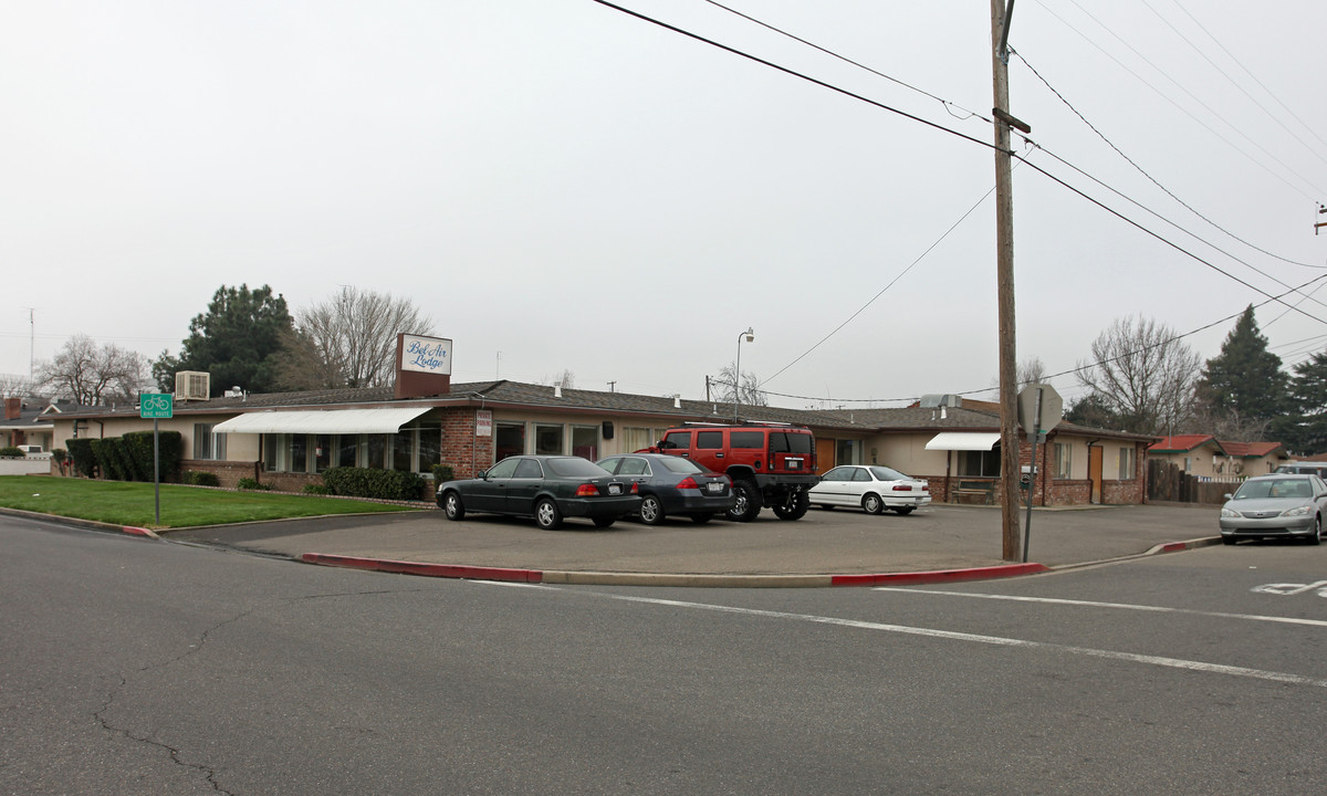 180 Starr Ave in Turlock, CA - Building Photo