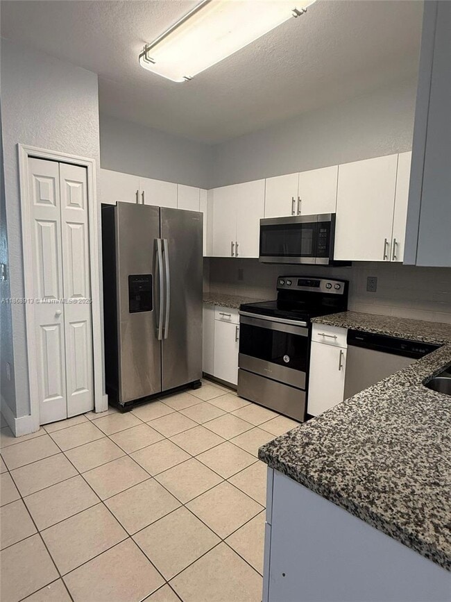 8464 NW 107th Path in Doral, FL - Building Photo - Building Photo