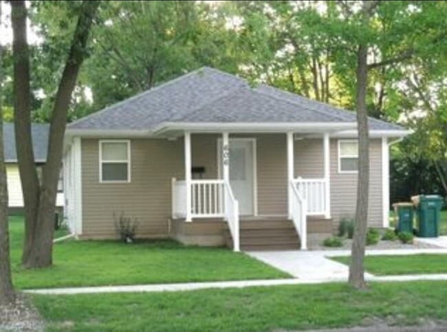 property at 612 N McArthur St